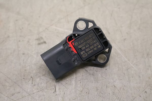 common rail (Injectie) / Verstuiver Brug VW CADDY IV Box (SAA, SAH)