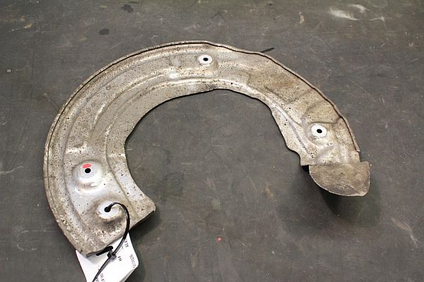34106861797 : Dust shield front and Spindle - front - Autoparts24
