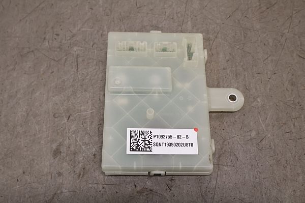 Moduł sterowania - różne TESLA MODEL 3 (5YJ3)