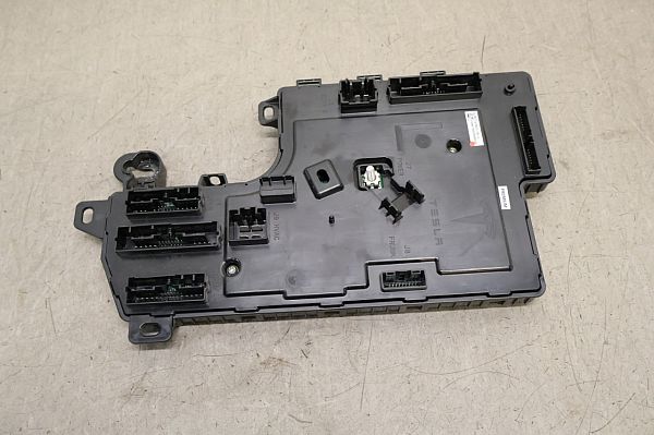 Moduł sterowania - różne TESLA MODEL 3 (5YJ3)