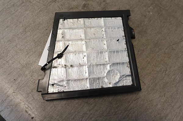 Battery tray heat shield