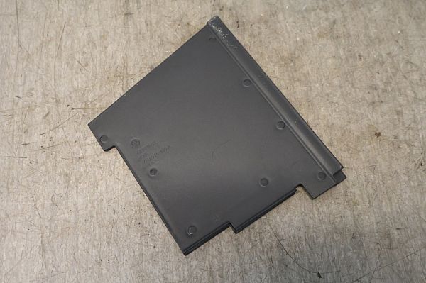 Battery tray heat shield