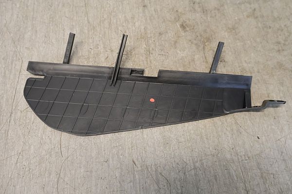 Battery tray heat shield