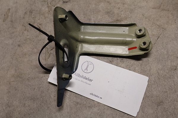 Fender mounting bracket