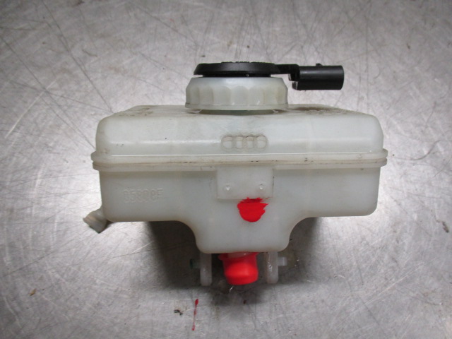 Brake liquid container AUDI A4 (8K2, B8)