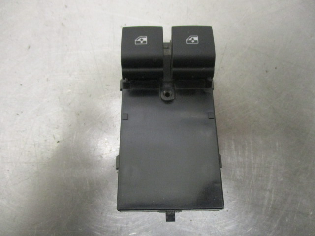 Przełącznik podnoszenia szyb OPEL ASTRA J (P10)