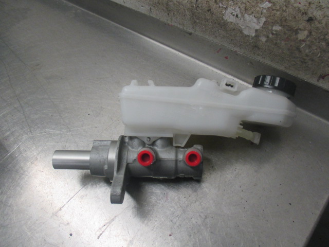 Brake - Master cylinder TOYOTA AURIS Estate (_E18_)