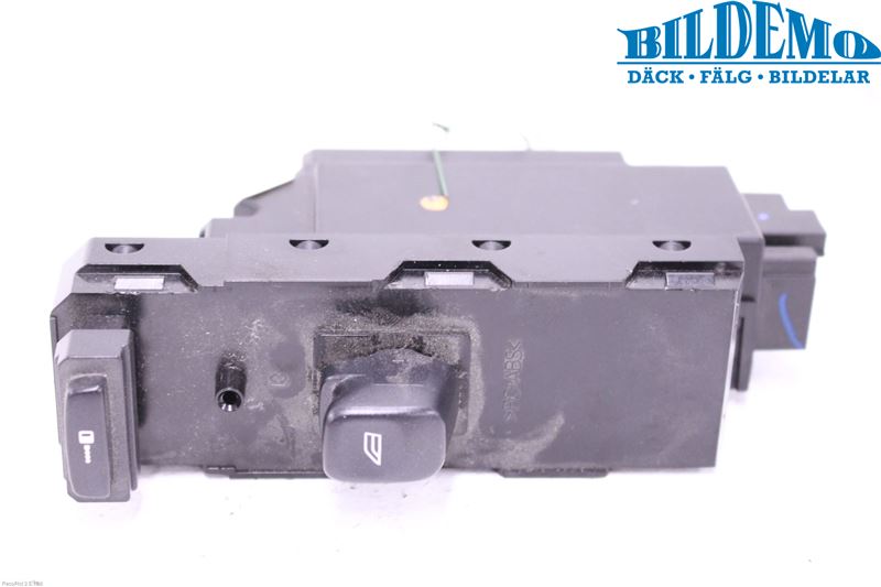Switch - electrical screen heater VOLVO S60 I (384)