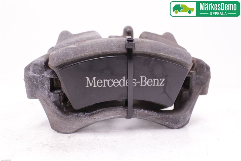Bremssattel vorne rechts MERCEDES-BENZ CLA Coupe (C117)