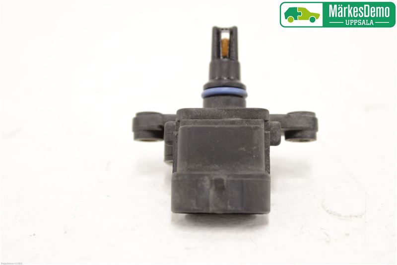 common rail (Injectie) / Verstuiver Brug SAAB 9-5 Estate (YS3E)
