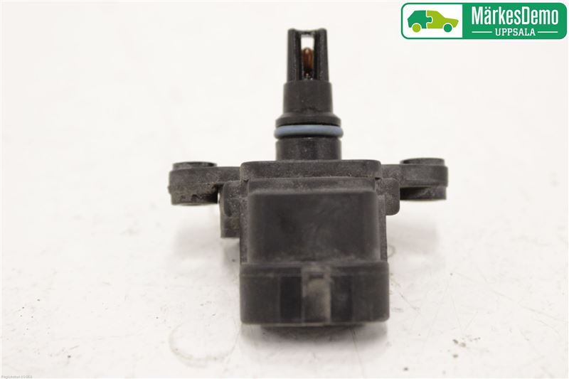 common rail (Injectie) / Verstuiver Brug SAAB 9-5 Estate (YS3E)