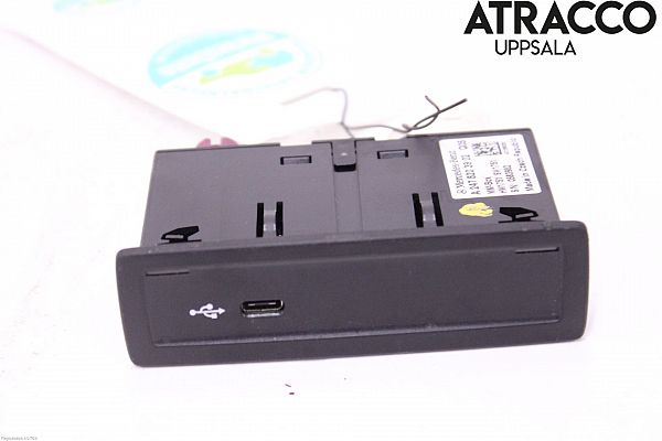 USB socket connector