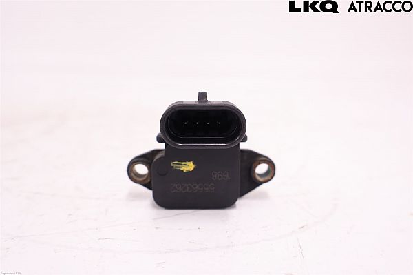 common rail (Injectie) / Verstuiver Brug SAAB 9-5 Estate (YS3E)