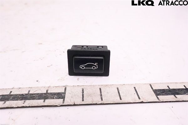 Tailgate opening switch