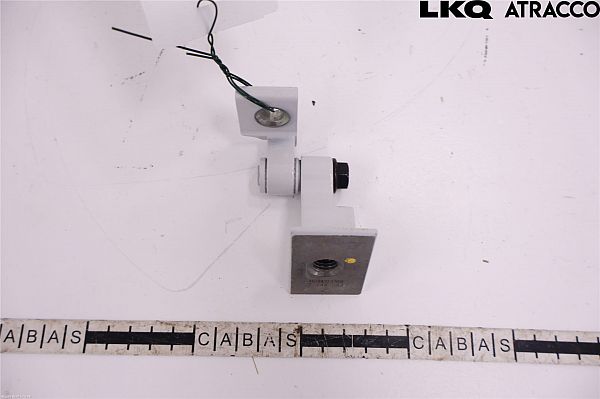 Upper door hinge
