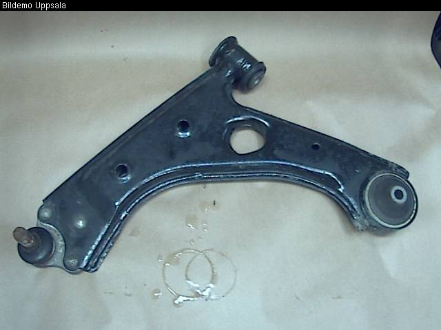 352542 : Bærearm forrest nederst - Autoparts24