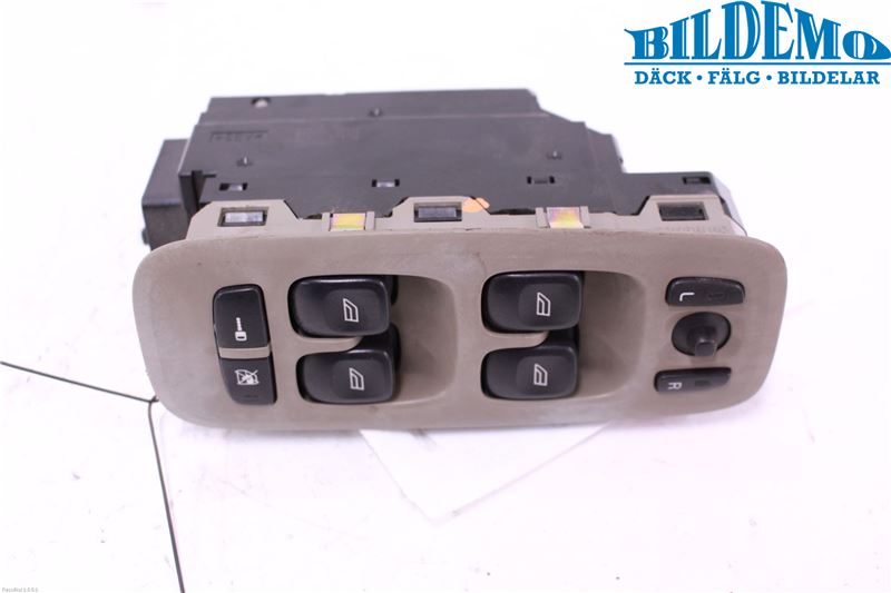 Switch - electrical screen heater VOLVO V70 Mk II (285)