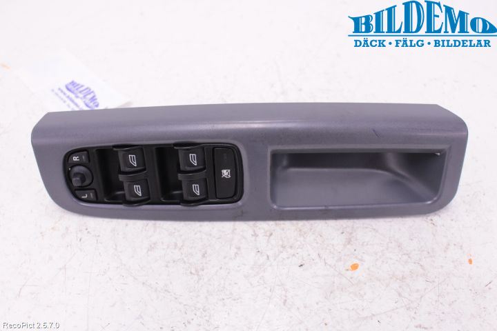 Switch - electrical screen heater VOLVO V50 (545)