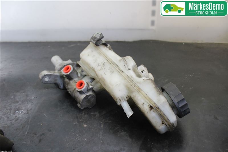 Brake - Master cylinder TOYOTA AURIS (_E15_)