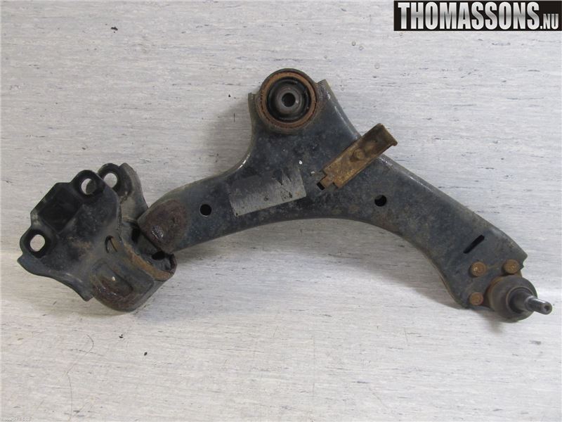 Braccio sospensione anteriore inferiore anteriore destro originale Volvo V70 III (135) 2011 - Foto 1 di 1
