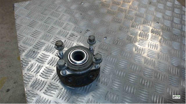 Front hub VOLVO V70 Mk II (285)