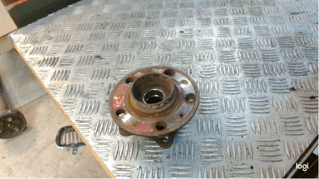 Front hub VOLVO V70 Mk II (285)