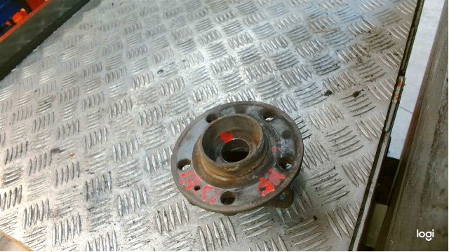 Front hub VOLVO V70 Mk II (285)