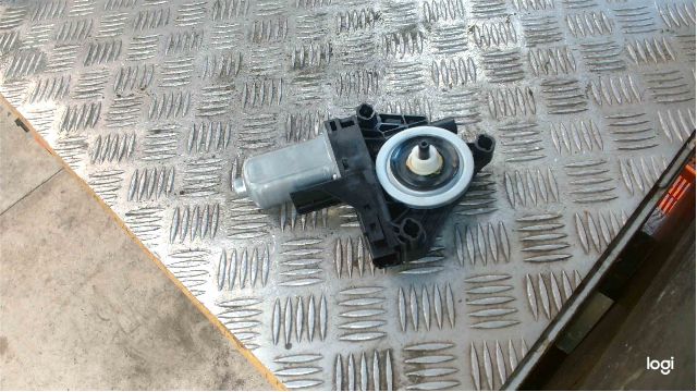 Door window regulator motor
