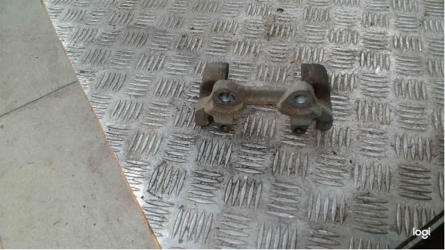 Brake caliper carrier