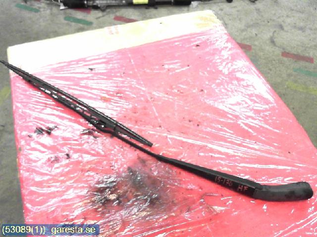 Rear wiper blade arm