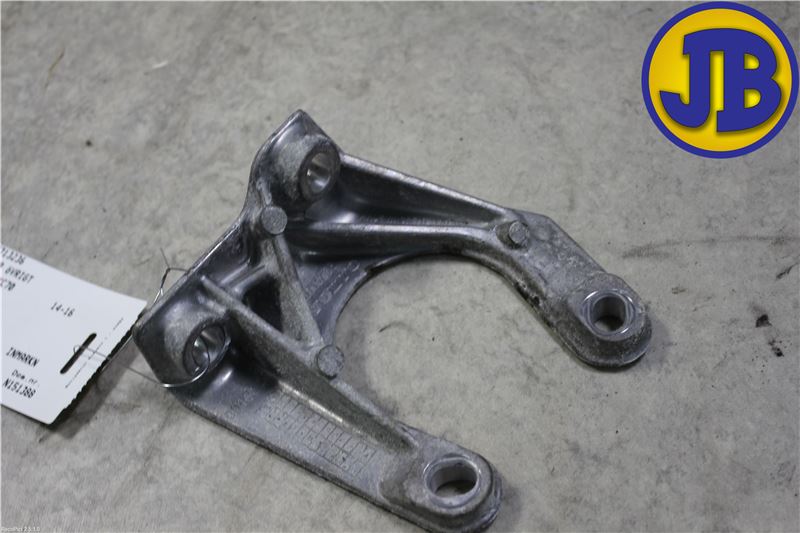 Front differential bracket