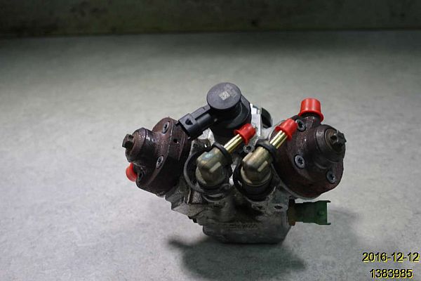 Diesel pump VOLVO V60 I (155, 157)
