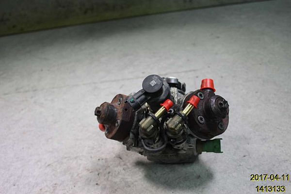 Diesel pump VOLVO V60 I (155, 157)