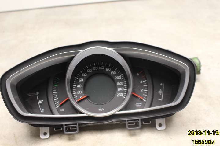 Tachometer VOLVO V40 Hatchback (525, 526)