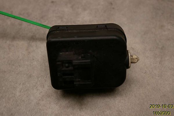 Światła – silnik regulacji VOLVO S60 I (384)