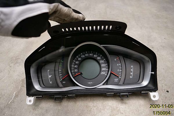 36011345 : Instrumentbræt og Speedometer - Autoparts24