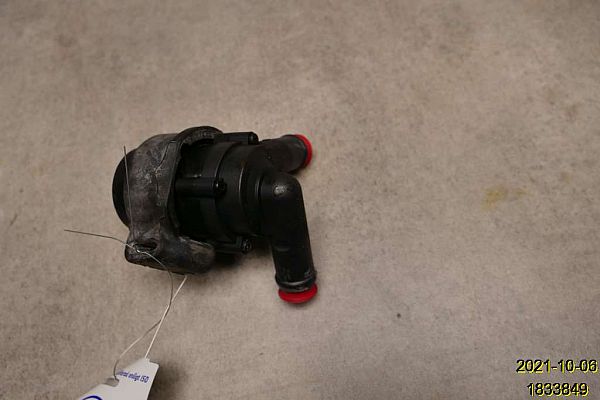 Water pump VOLVO V60 I (155, 157)