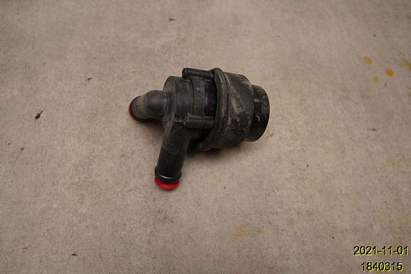 Water pump VOLVO V60 I (155, 157)