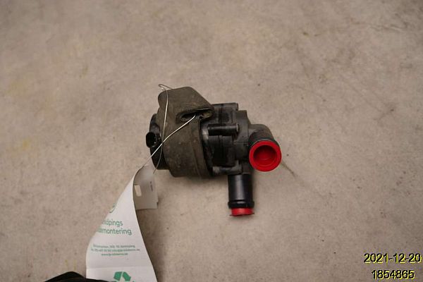 Water pump VOLVO V60 I (155, 157)