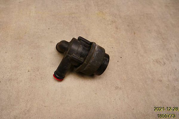 Water pump VOLVO V60 I (155, 157)