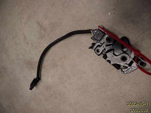 32405508 : Motorkap slot - Autoparts24