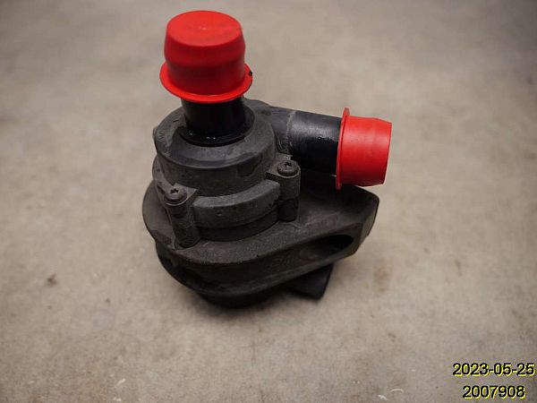 Water pump VOLVO V40 Hatchback (525, 526)