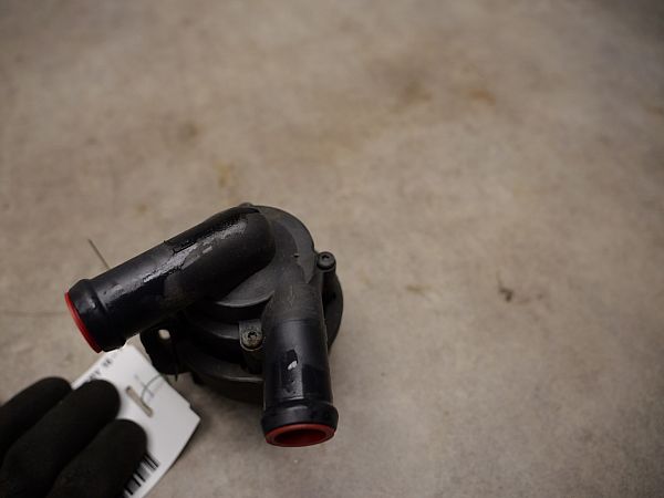 Water pump VOLVO V60 I (155, 157)