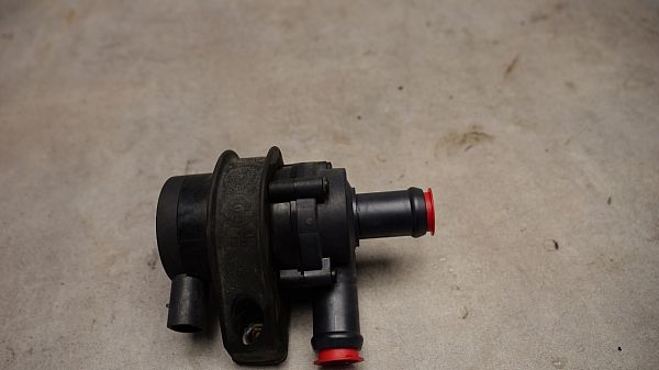 Water pump VOLVO V40 Hatchback (525, 526)