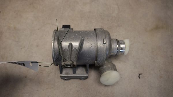 Water pump VOLVO V70 III (135)