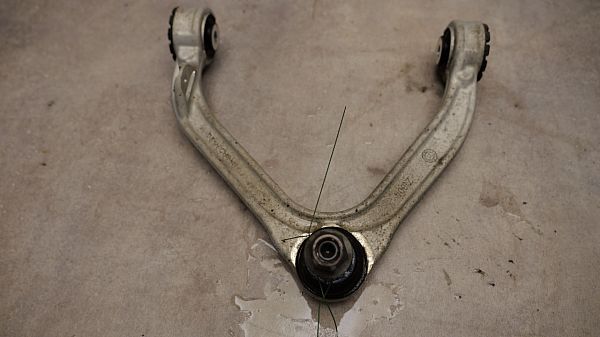 32395246 : Bærearm forrest øverst - Autoparts24