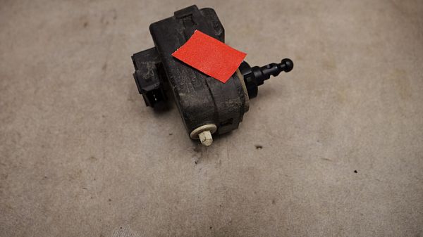 Światła – silnik regulacji VOLVO S60 I (384)