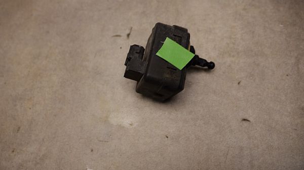 Światła – silnik regulacji VOLVO S60 I (384)