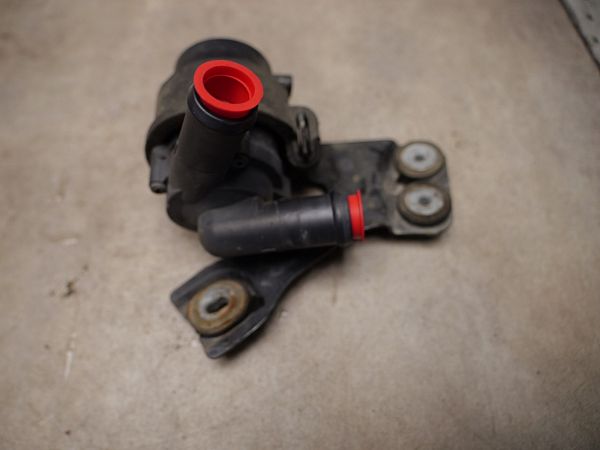 Water pump VOLVO V70 III (135)