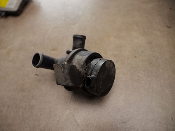 Water pump VOLVO V70 III (135)